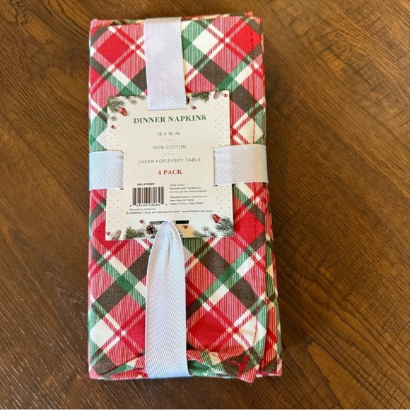 Christmas Plaid Dinner Napkins Set of 4 Cotton Holiday Table Decor NWT - Picture 2 of 2